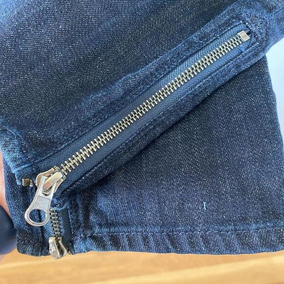 7 For All Mankind Gwenevere Denim Zippered Low Rise Dark Wash Capri Pants, 29x21 - Picture 4 of 8